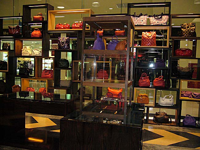 Carolina Herrera outlet - Dubai Outlet Mall9